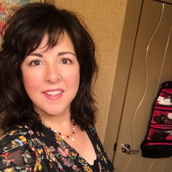 Meet your Posher, Sandra - Picture 1 of 1